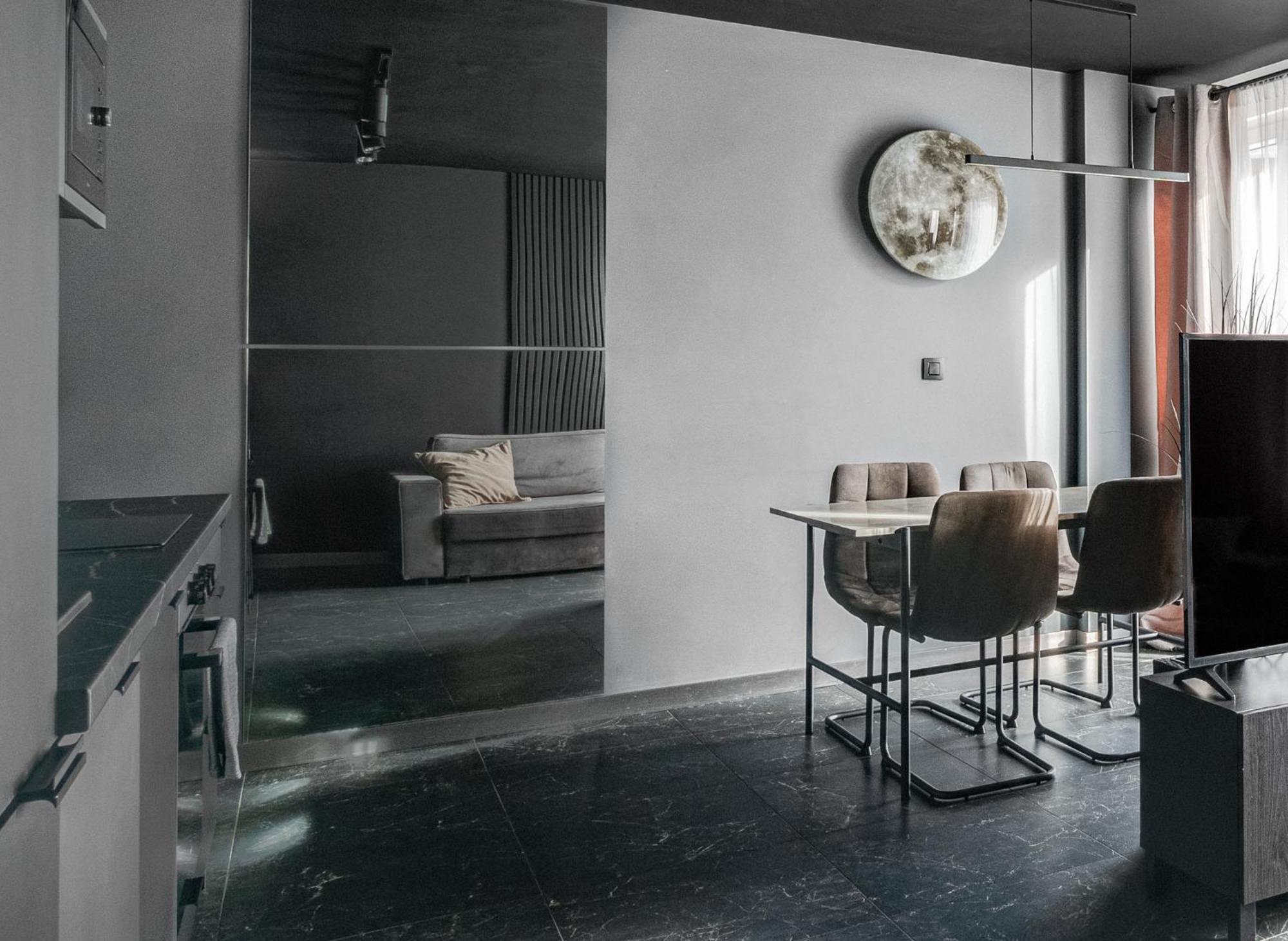 Blacknight Apartment - Self Check-In 24H Wroclaw Bagian luar foto