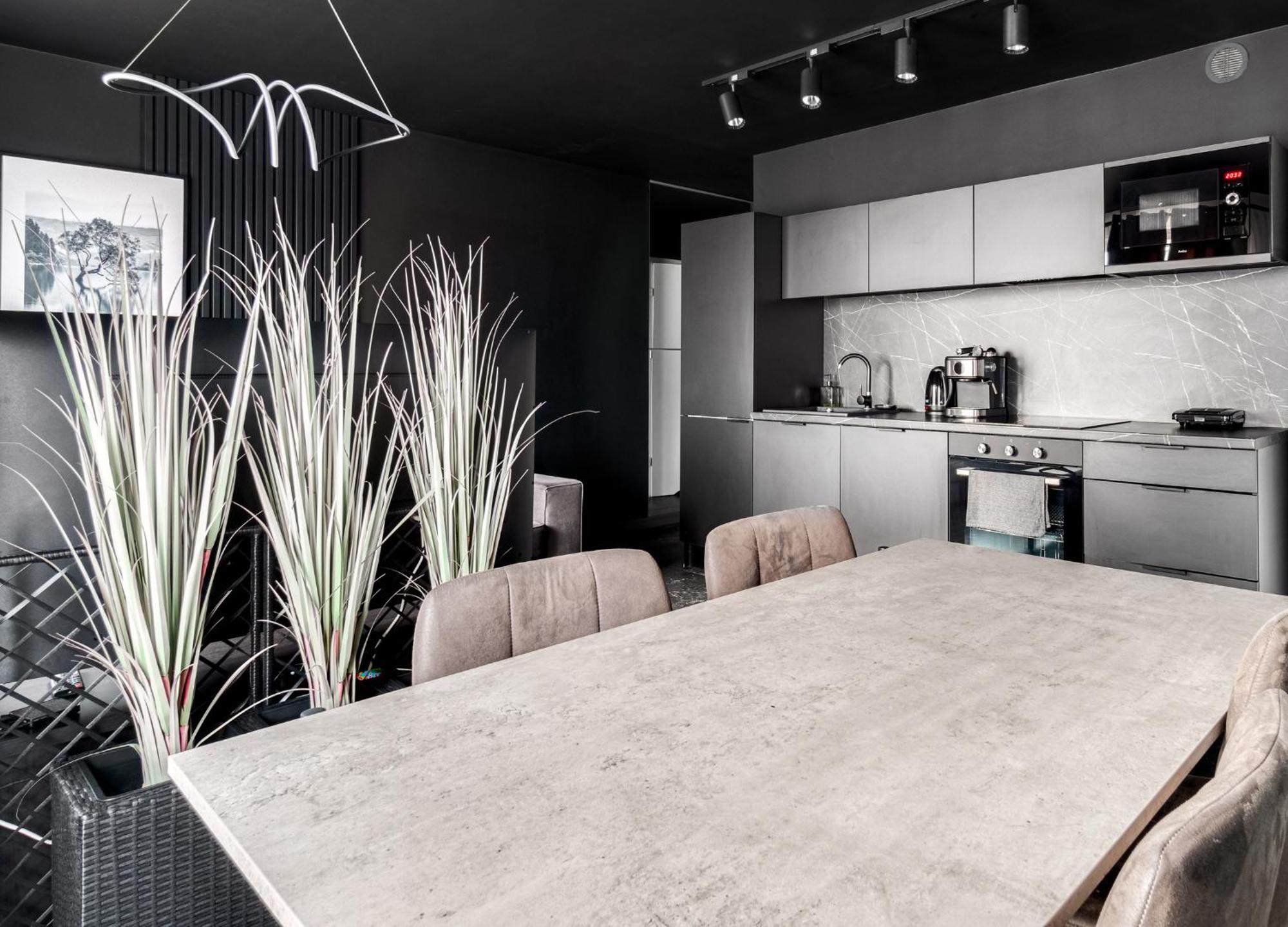 Blacknight Apartment - Self Check-In 24H Wroclaw Bagian luar foto